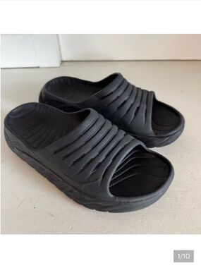 Hoka One One men's Ora Recovery
Slides in black size 10